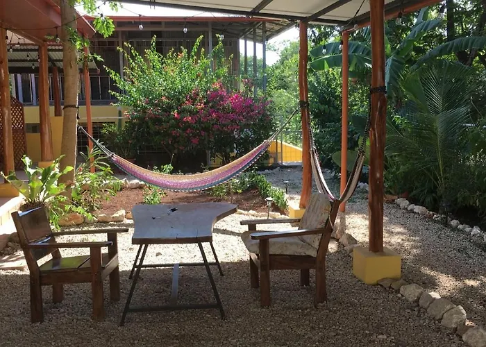 Casa Flores Carrillo - Monkey Cabena *